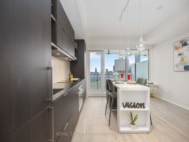 1411 - 197 Yonge St