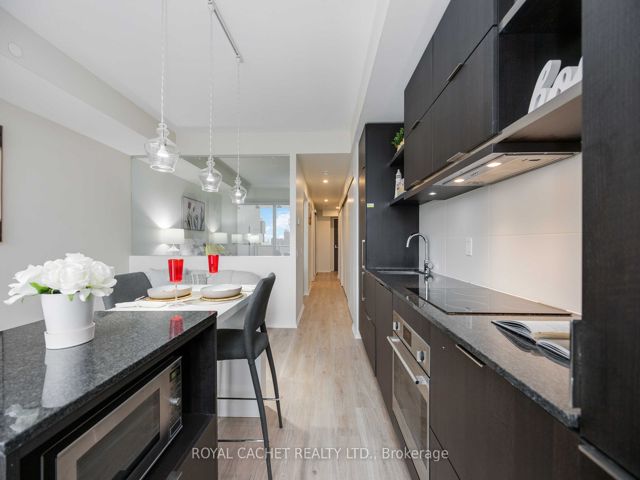 1411 - 197 Yonge St