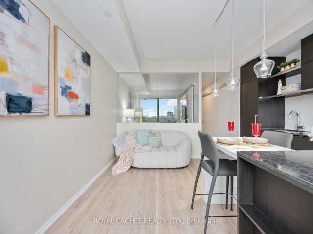 1411 - 197 Yonge St