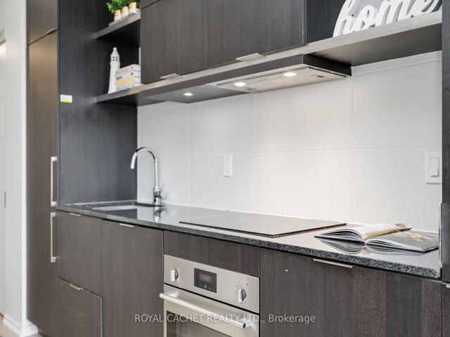 1411 - 197 Yonge St