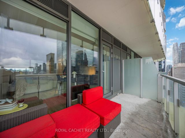 1411 - 197 Yonge St