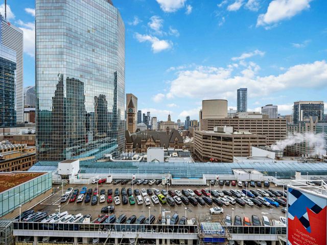 1411 - 197 Yonge St