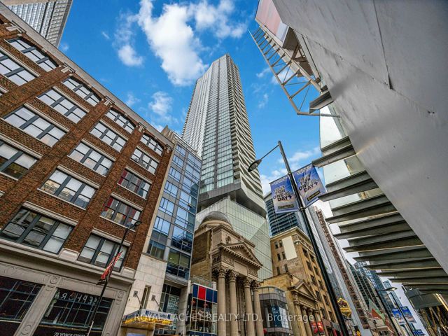 1411 - 197 Yonge St