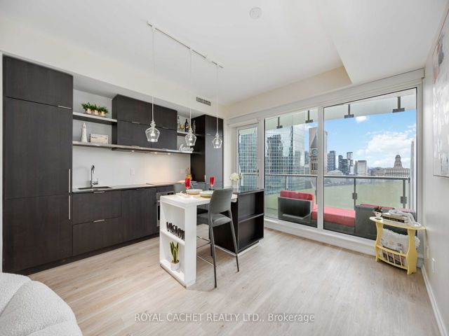 1411 - 197 Yonge St