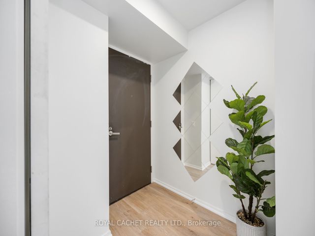 1411 - 197 Yonge St