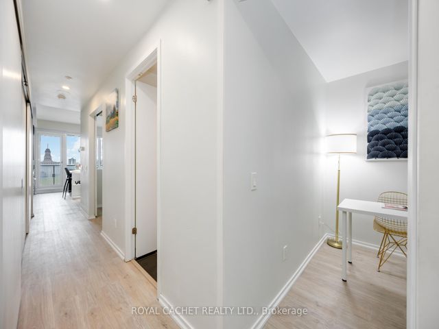 1411 - 197 Yonge St
