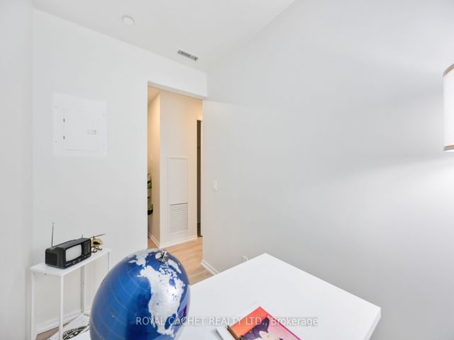1411 - 197 Yonge St