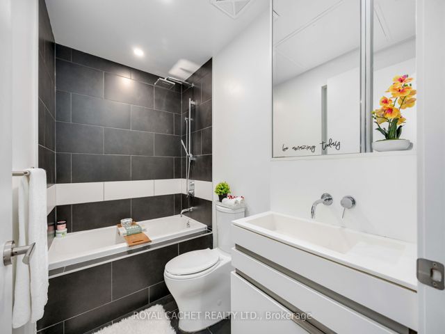 1411 - 197 Yonge St