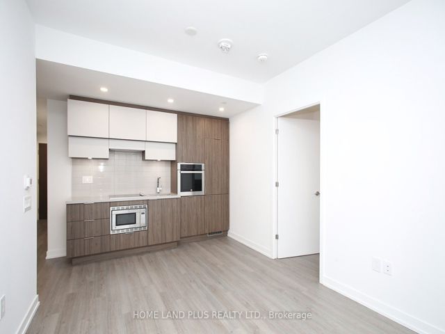 2704 - 39 Roehampton Ave