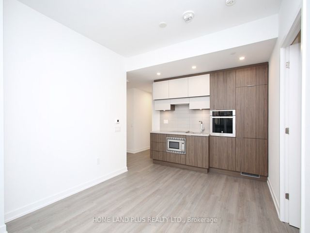 2704 - 39 Roehampton Ave