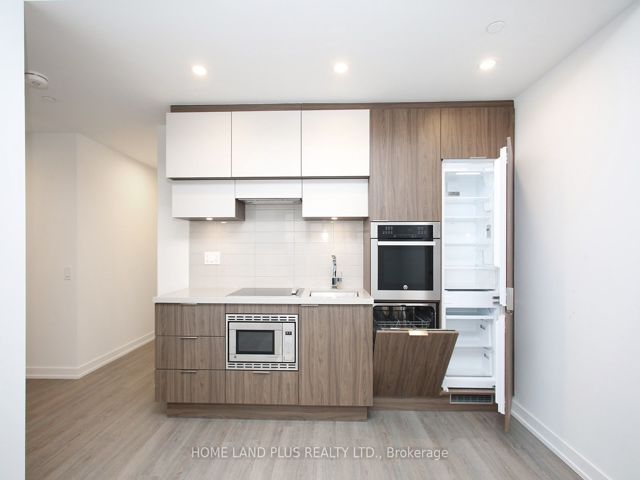 2704 - 39 Roehampton Ave