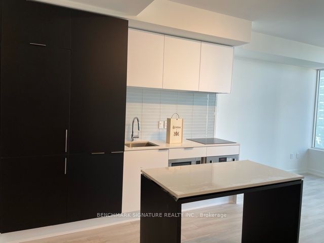 1004 - 33 Helendale Ave