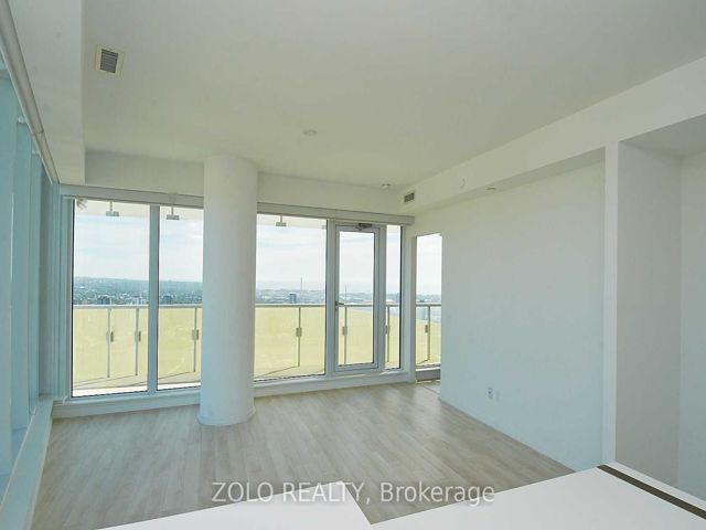 5202 - 197 Yonge St