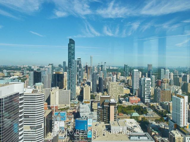 5202 - 197 Yonge St