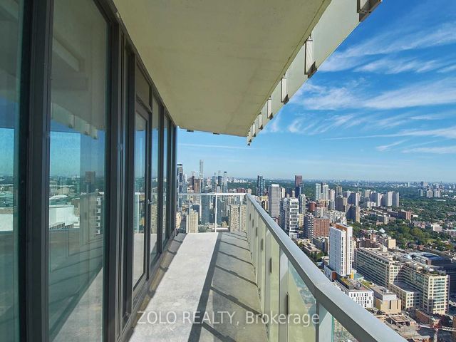 5202 - 197 Yonge St