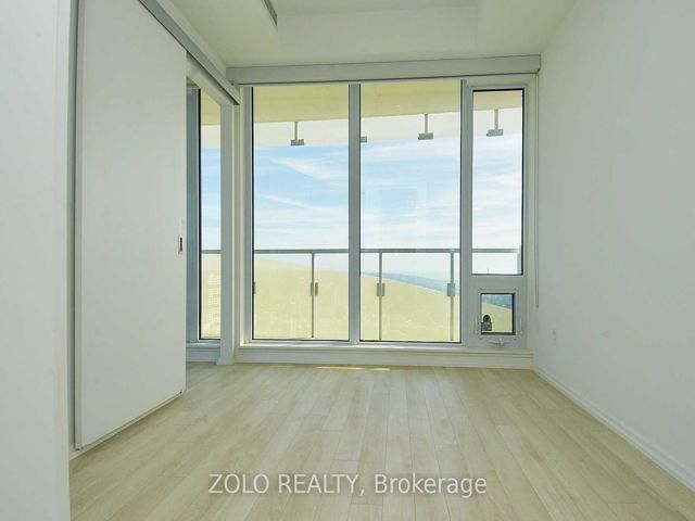5202 - 197 Yonge St