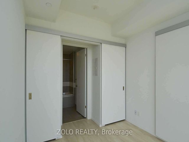 5202 - 197 Yonge St