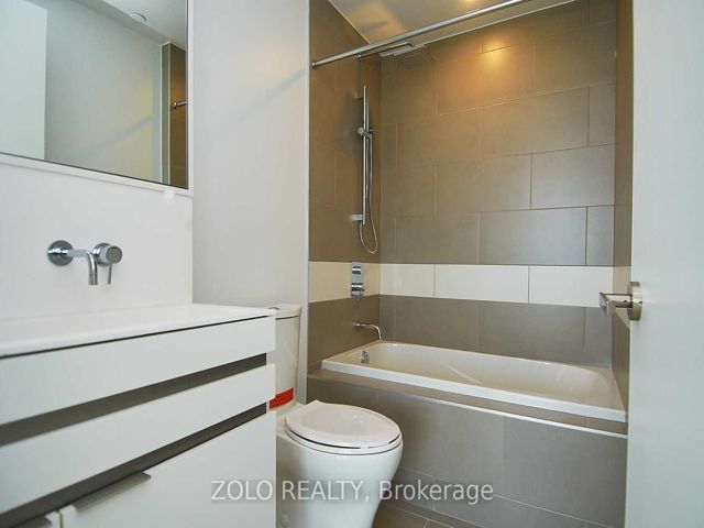 5202 - 197 Yonge St