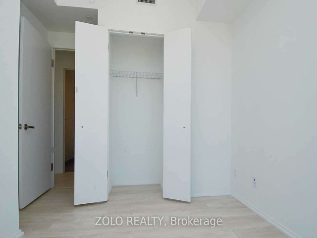 5202 - 197 Yonge St