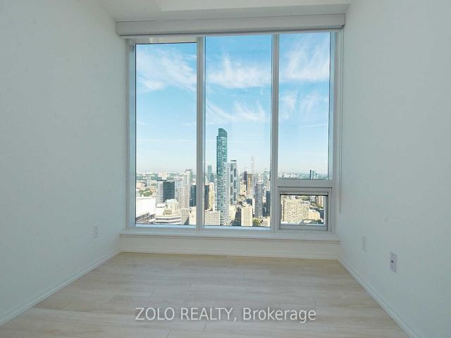 5202 - 197 Yonge St