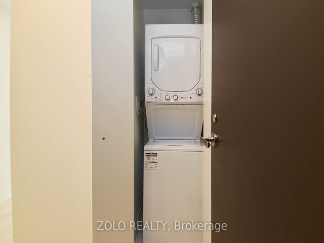 5202 - 197 Yonge St