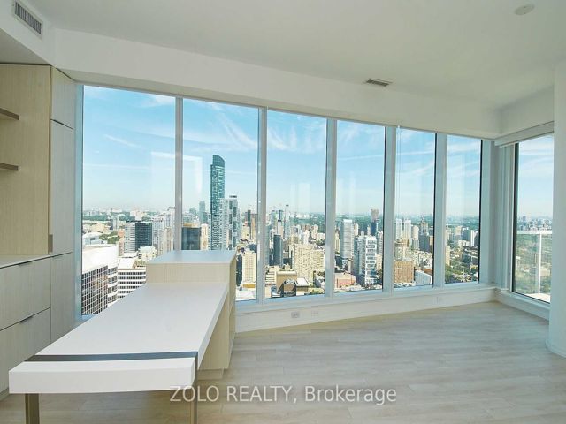 5202 - 197 Yonge St