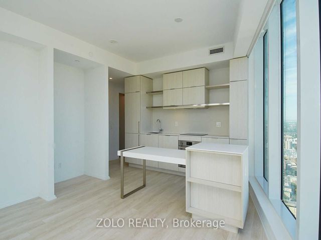5202 - 197 Yonge St