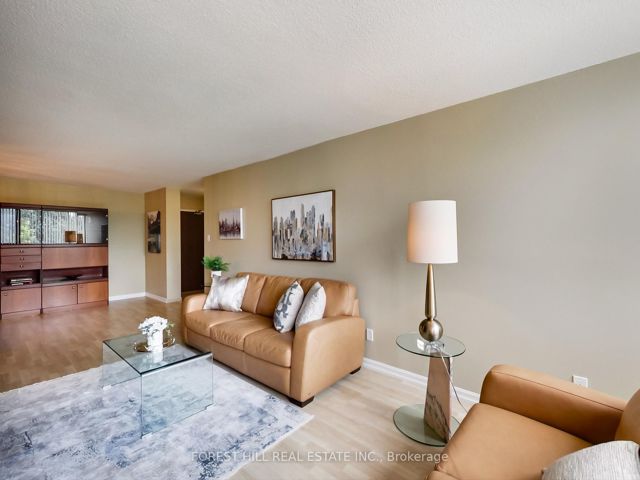 305 - 133 Torresdale Ave