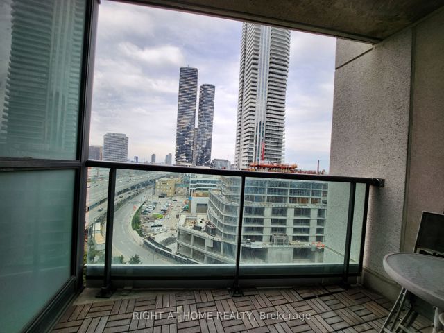 1306 - 16 Yonge St