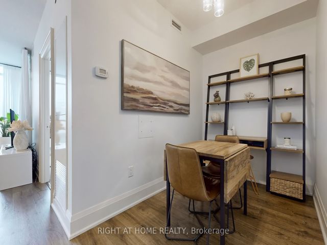 1506 - 30 Roehampton Ave