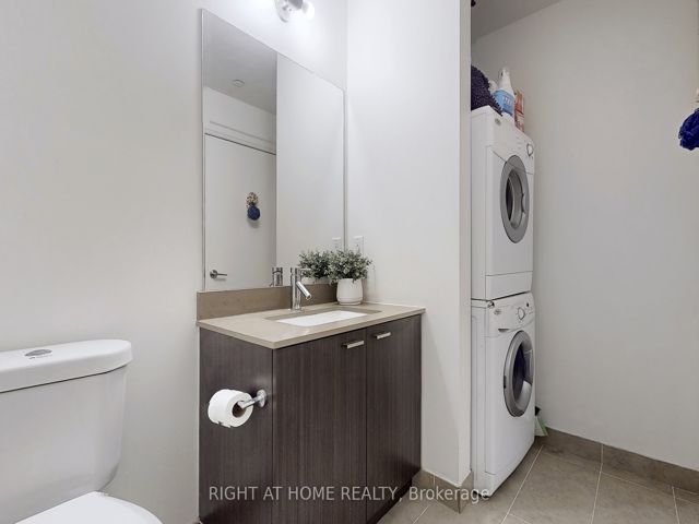 1506 - 30 Roehampton Ave