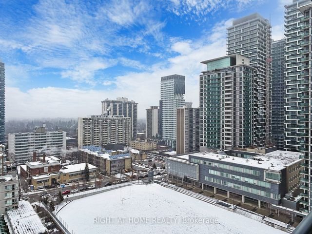 1506 - 30 Roehampton Ave