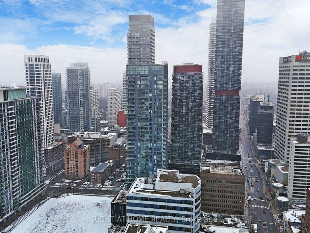 1506 - 30 Roehampton Ave