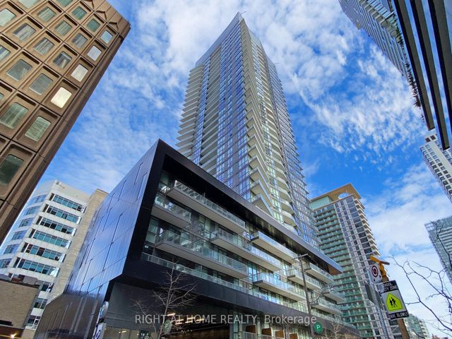 1506 - 30 Roehampton Ave