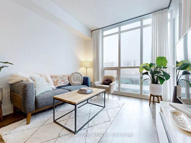 1506 - 30 Roehampton Ave
