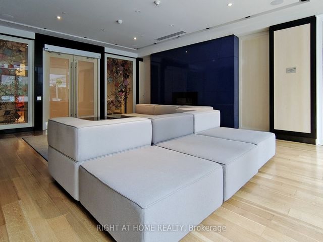 1506 - 30 Roehampton Ave