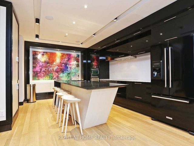 1506 - 30 Roehampton Ave
