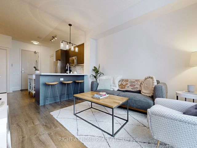 1506 - 30 Roehampton Ave