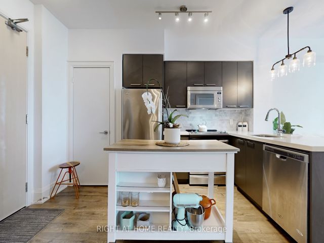 1506 - 30 Roehampton Ave