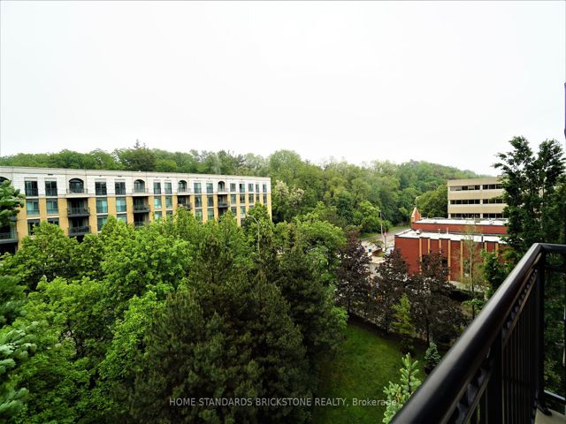715 - 18 Willam Carson Cres