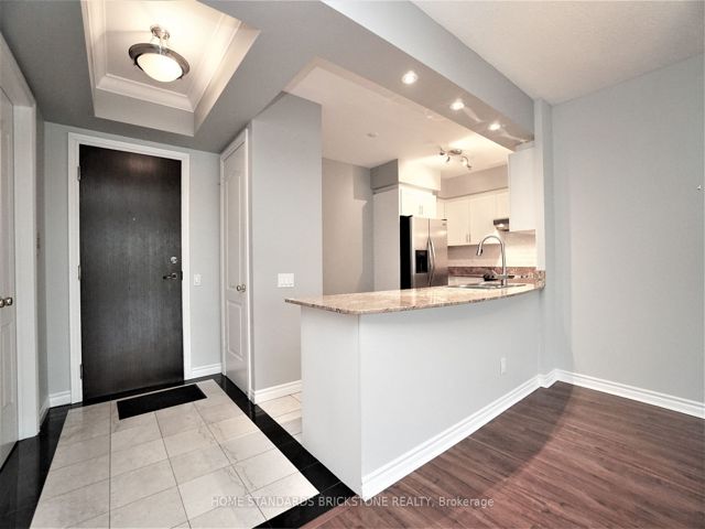 715 - 18 Willam Carson Cres