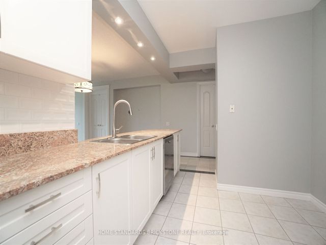 715 - 18 Willam Carson Cres