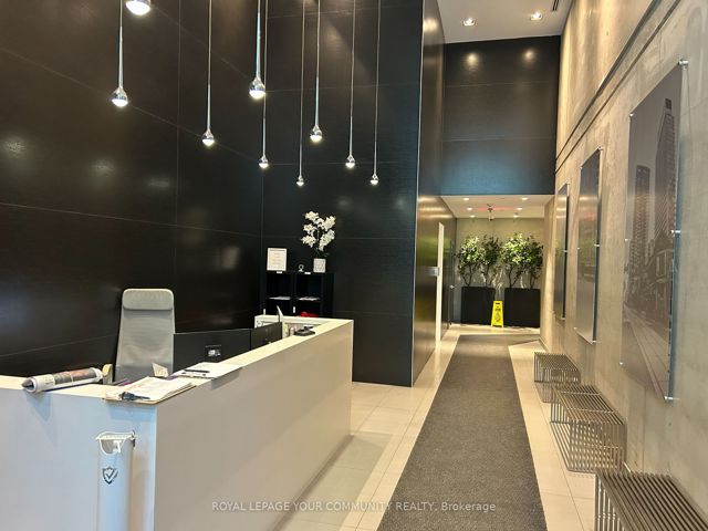 1106 - 11 Charlotte St