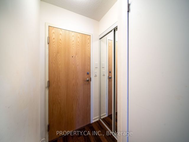 1320 - 38 Joe Shuster Way