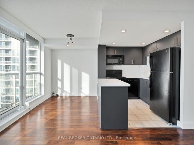 1909 - 208 Queens Quay W