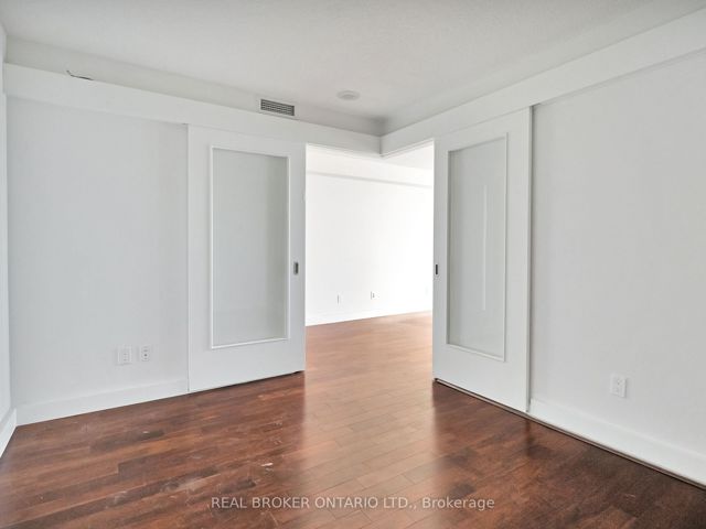 1909 - 208 Queens Quay W