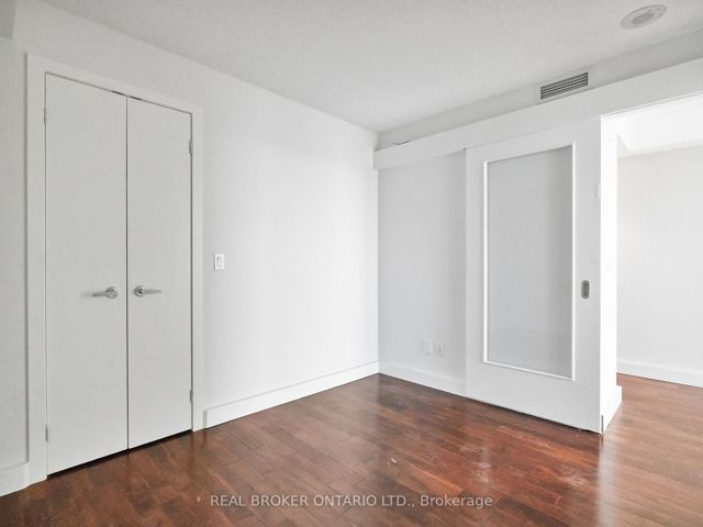 1909 - 208 Queens Quay W