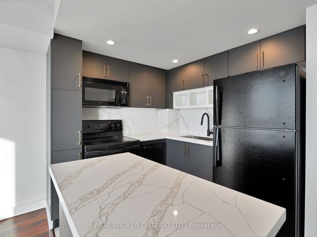 1909 - 208 Queens Quay W