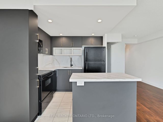 1909 - 208 Queens Quay W