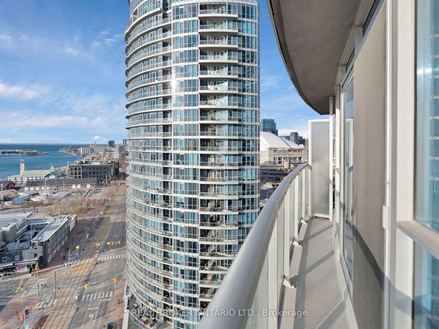1909 - 208 Queens Quay W